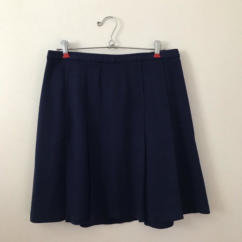 🌻 2/$15, 3/$20 Vintage navy short pleated skirt